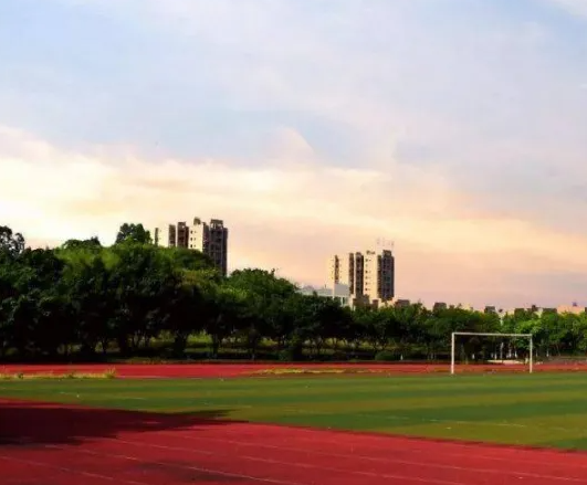 重庆市机械高级技工学校足球场